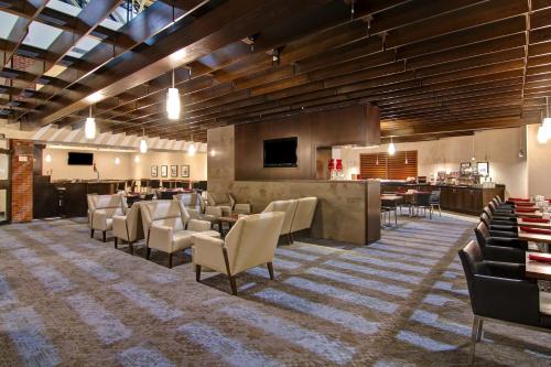 Holiday Inn Oakville Centre By Ihg,Oakville>>Hamilton,3 star