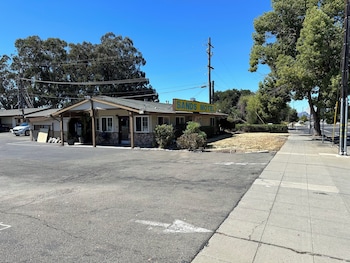 Sands Motel,,2 star
