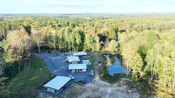 Golden Pond Cabins,,2 star