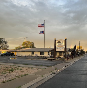 Powell Jet Motor Inn,737 E 2Nd St,2 star
