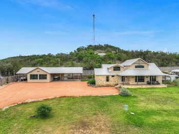 west end luxury retreat with resort style pool and hot tub