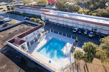 Impeccably Clean And Cozy Hotel Room,5367 W Irlo Bronson Memorial Hwy Kissimmee Fl 34746 Usa,2 star