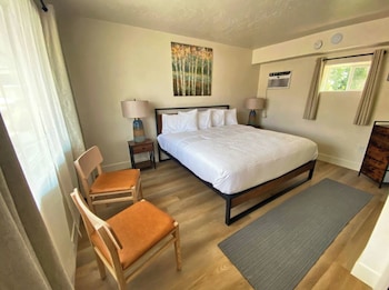 89 & Nine Motel,4475 S State St,2 star