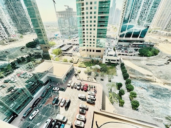 Cosmos Living - Goldcrest Views1,,3 star