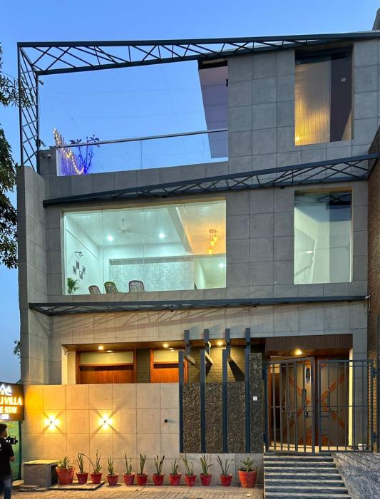 saroj villa