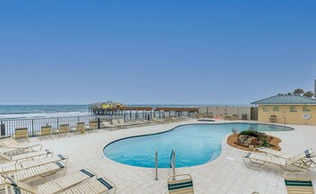 oceanfront penthouse pool hot tub beach access