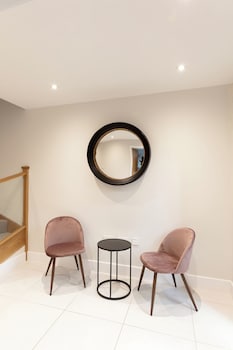 stunning central windsor town house