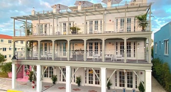Berkeley Beach Club,109 8Th Ave,2 star