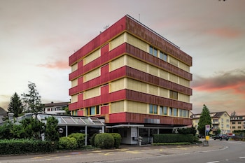 Amanthos Living Zürich Airport,,2 star