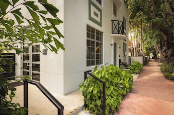 Art Deco Marela Boutique,310 Meridian Avenue,2 star