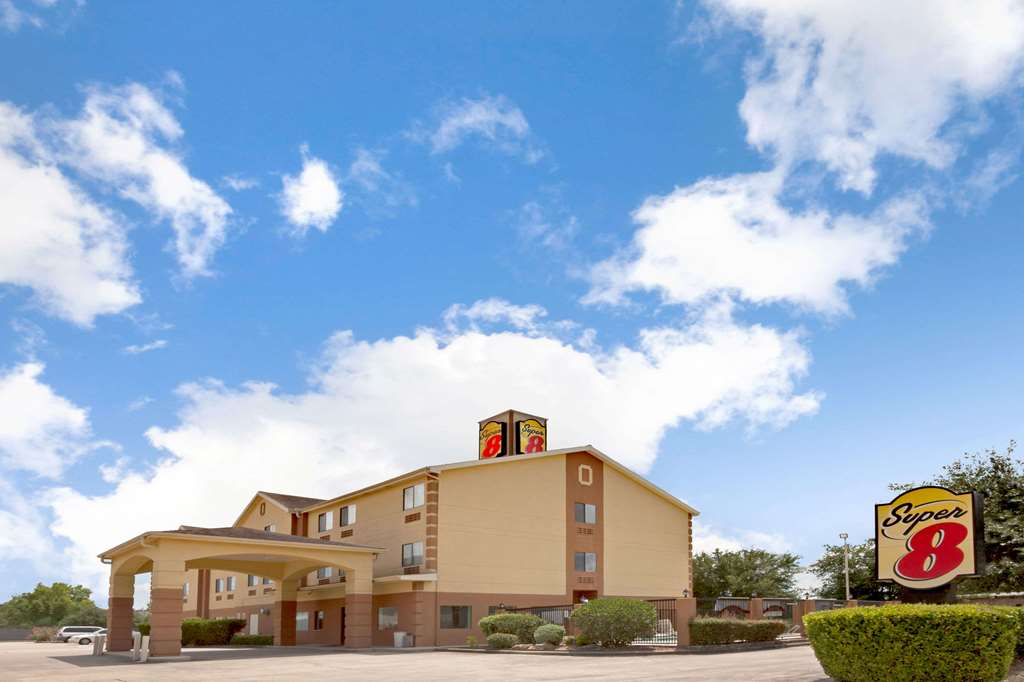 super 8 by wyndham pasadena