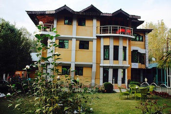 barzam lake view resort