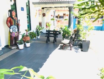 Maxwell Inn Luxury Hotel,,2 star