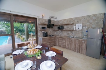 Emerald - 2Br Pool Villa Near Airport,,3 star