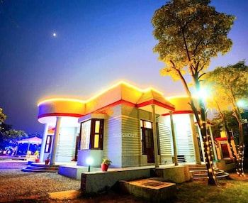 Super Luxury Farmhouse,,3 star