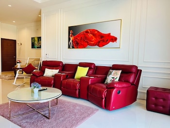 unchan liveliness pool villa