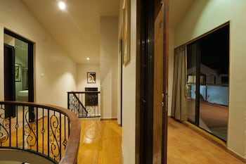 greay wood villa