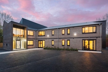 The Suites Inn Hotel,,2 star