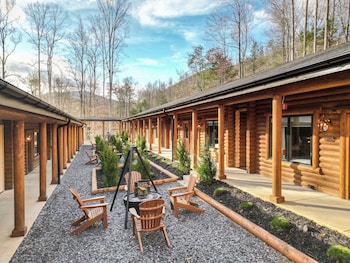 The Timber At Holly Branch,439 Winfield Heights Rd,2 star