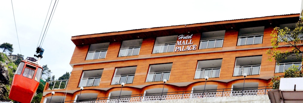 Hotel Mall Palace,Mall Rd,3 star