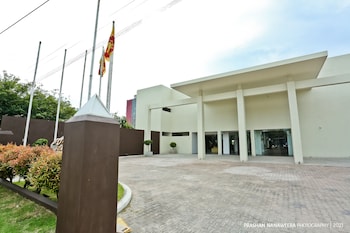Golden Star Beach Hotel,Near Negombo Beach,3 star