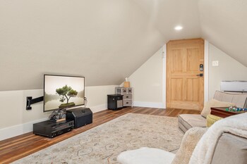 Chic Luxury Retreat In Old Town Walk Everywhere!,,4 star