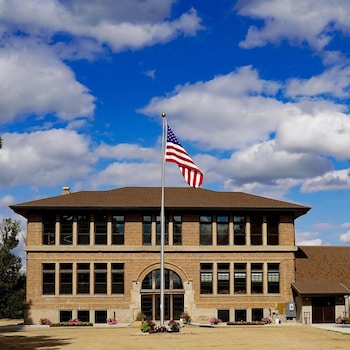 Nome Schoolhouse Inn And Event Center,,3 star