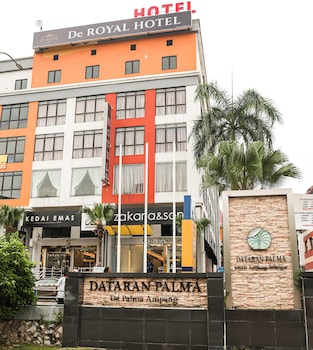 De Royal Hotel,,2 star