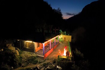 tirthan height facing toward snow view