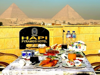 hapi pyramids hotel