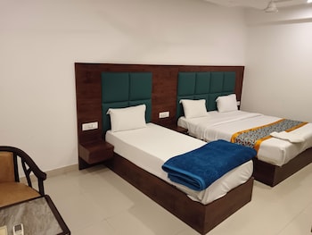 hotel dsr caves near igi airport delhi