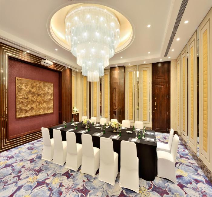 Sheraton Grand Pune Bund Garden Hotel,Sangamvadi,5 star