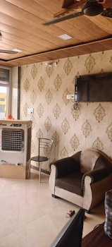 The Pachouri Hotel & Restaurent,,3 star