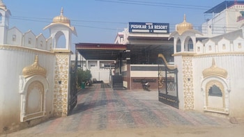 sr resort pushkar