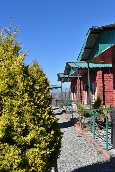deodar inn resort