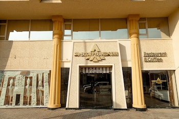 superior pyramids inn