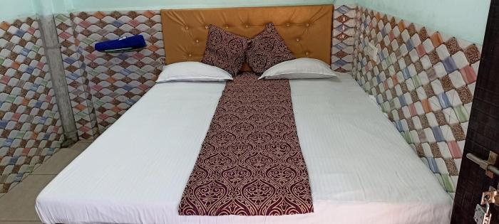 Hindustan Hotel,,2 star