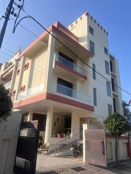 Icy White Park View,,3 star