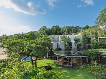 Vows Villa Beachfront,,4 star