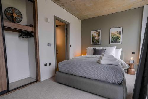 midori suite 2br city views