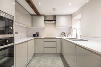 Eilmers Cottage Lovely 4Bd In Malmesbury,,2 star