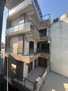 yes hotel by the ganges