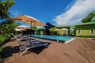 Sky Hip Resort Pattaya City,,2 star