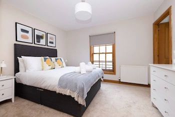 brightandcosy flat near scottish gallery