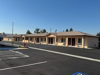 Dutch Motel,25252 Redlands Blvd,2 star