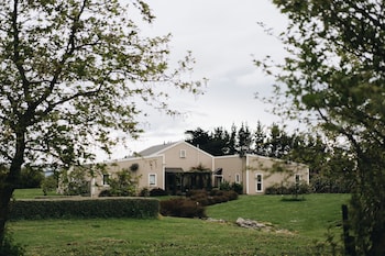 Brackenridge Country Retreat & Spa,South Wairarapa>>Martinborough,4 star