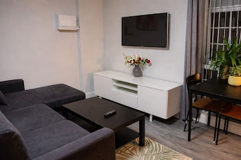 serene garden room suite city centre