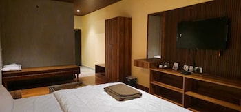Ooty Grand Valley,,3 star