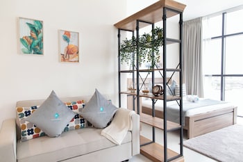 bloomfields artistic stu in the view