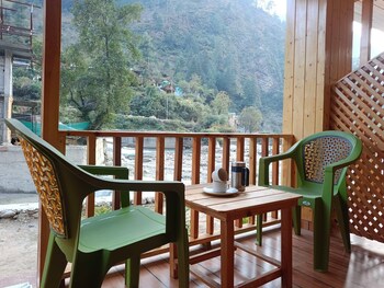 tirthan holidays cottage